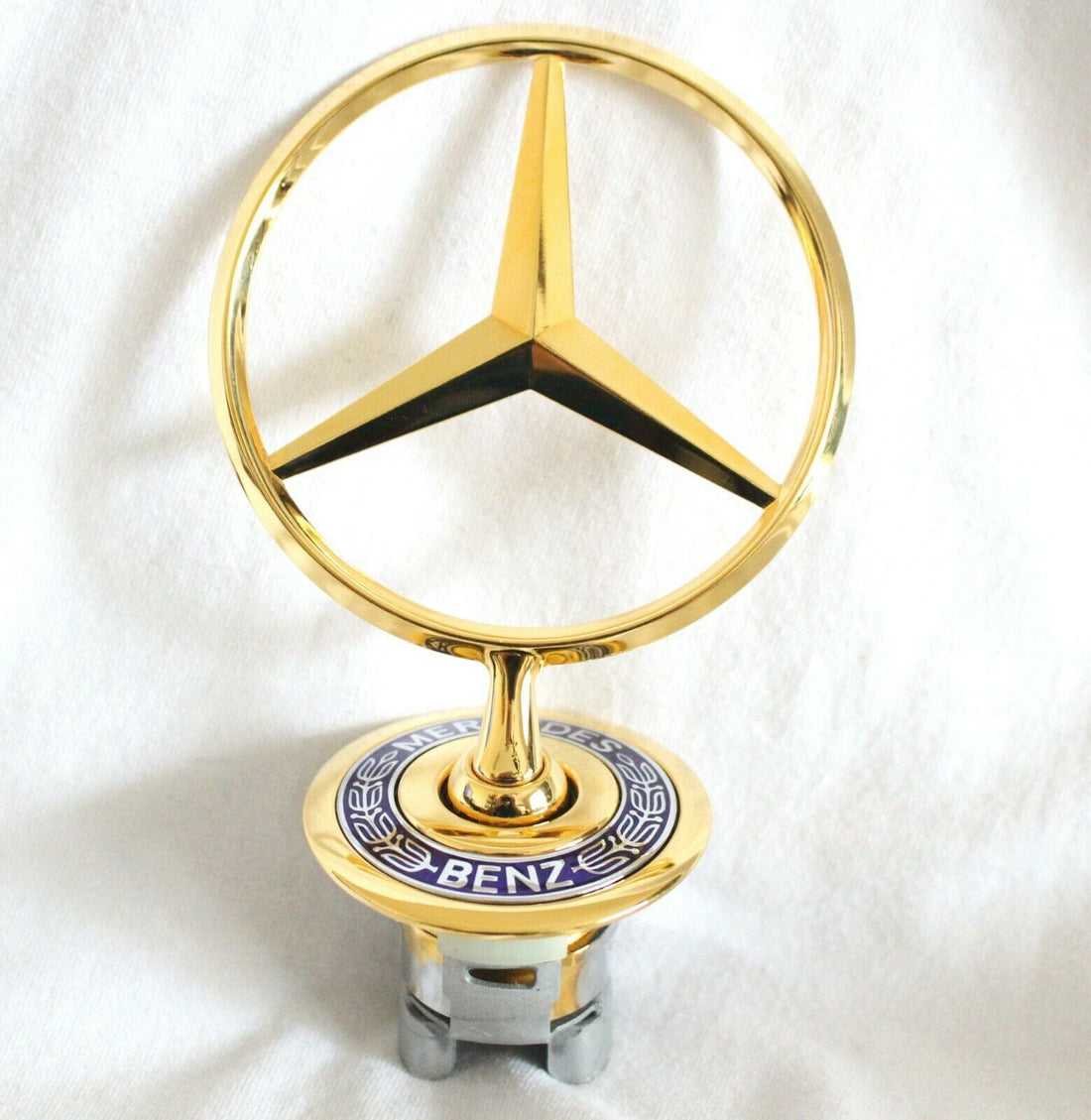 Mercedes guld emblem
