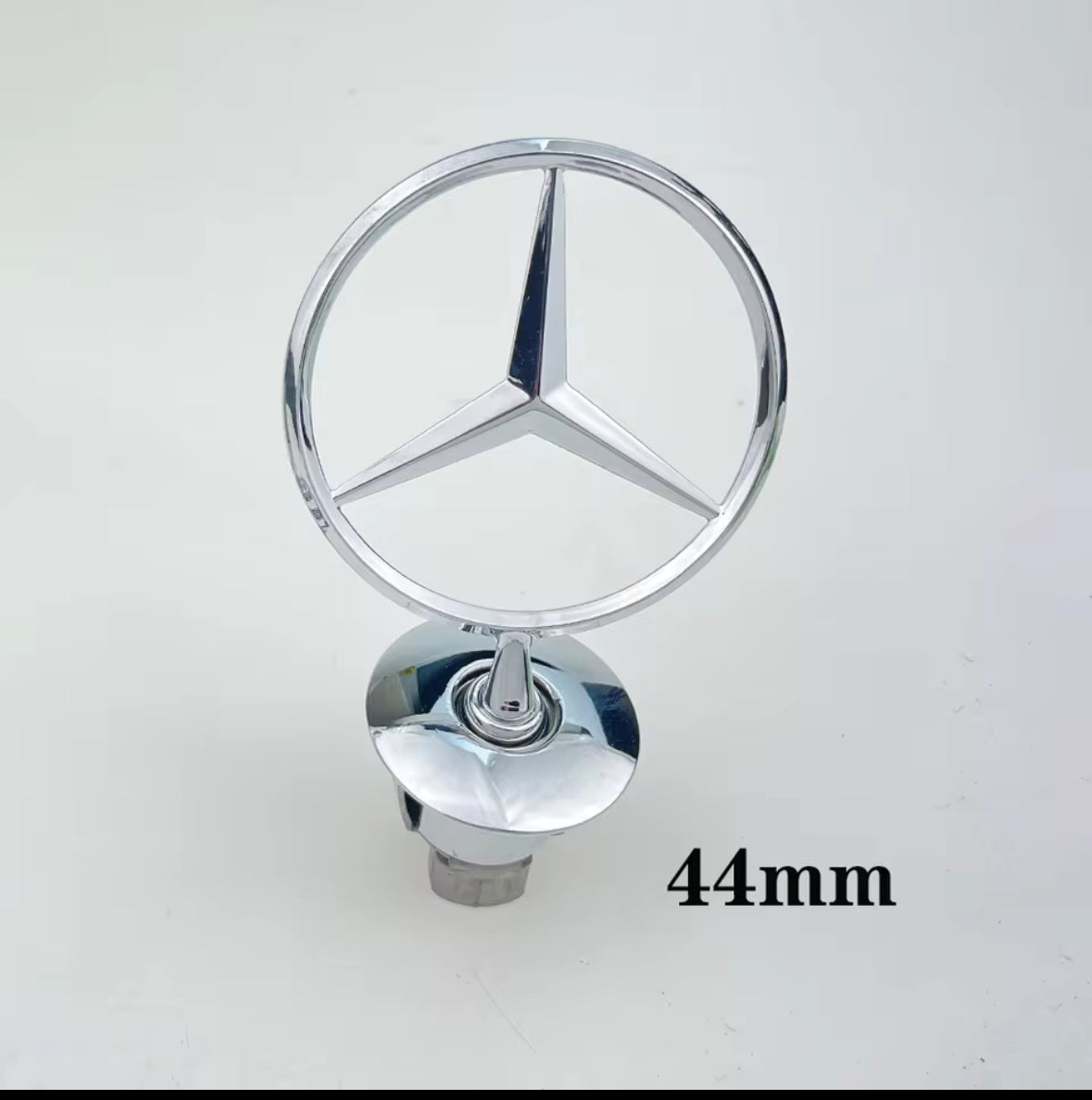 Mercedes sølv emblem